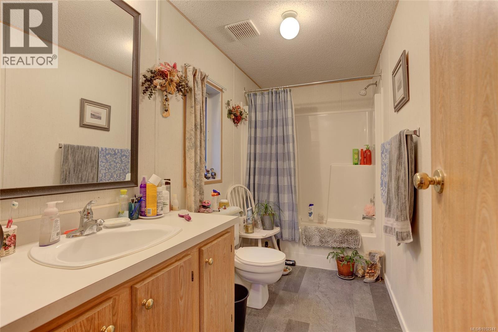 300 Lake Park Rd Property Photo 23