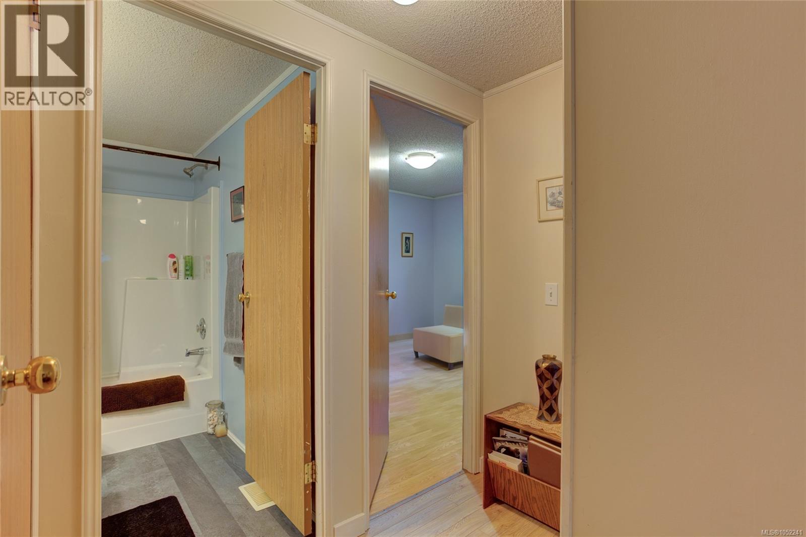 300 Lake Park Rd Property Photo 25