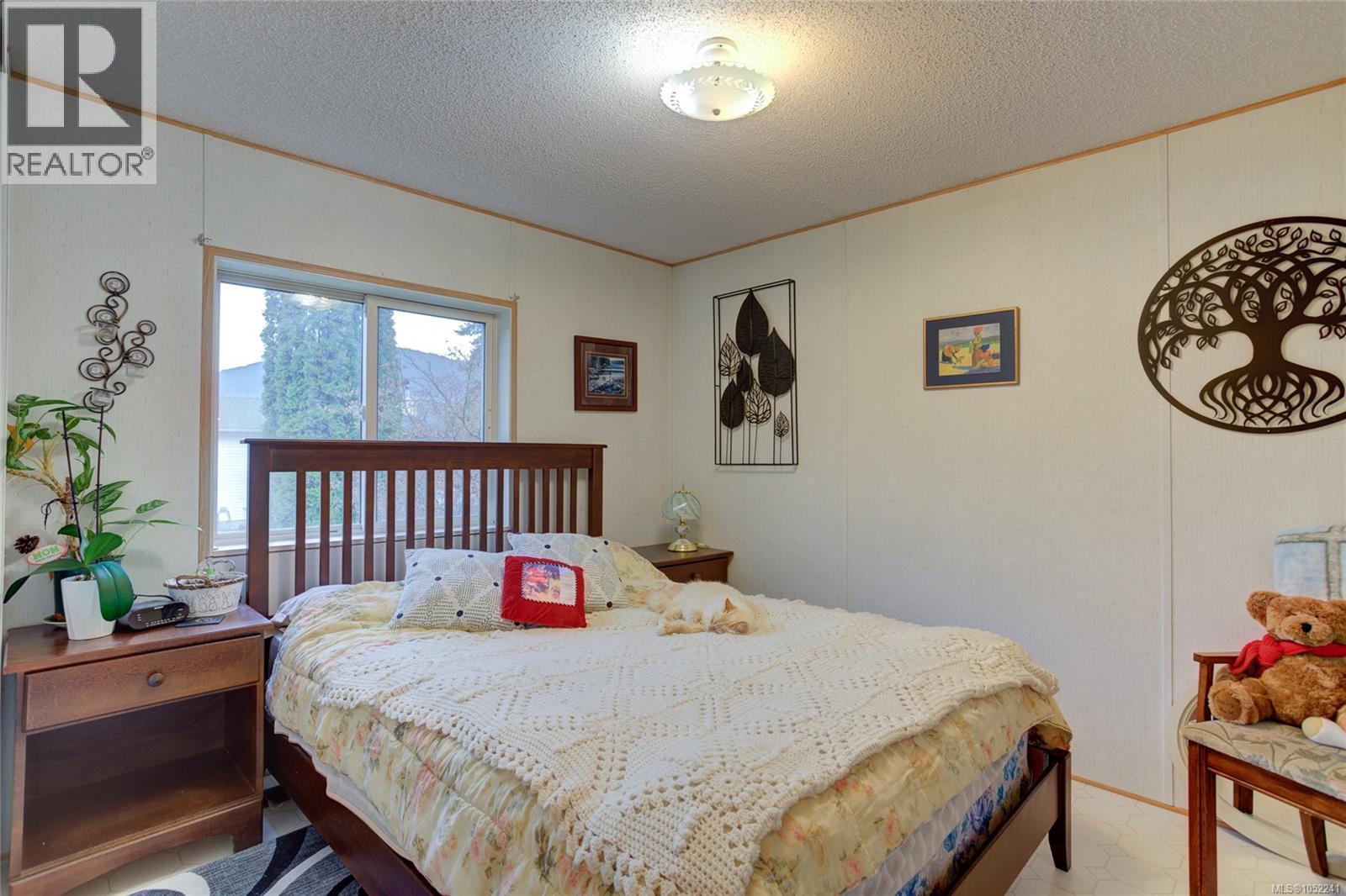 300 Lake Park Rd Property Photo 27
