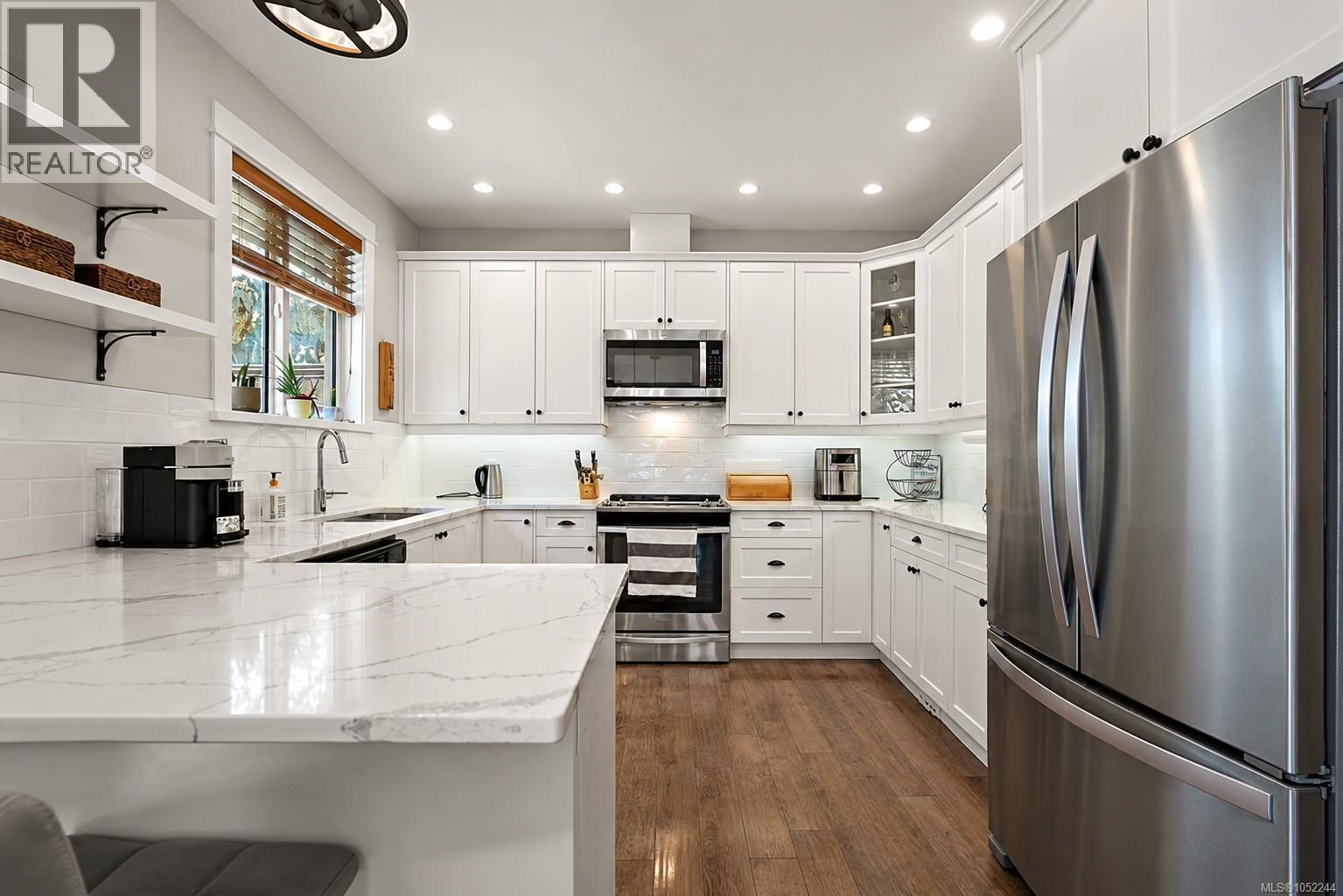 2331 Azurite Cres Property Photo 4