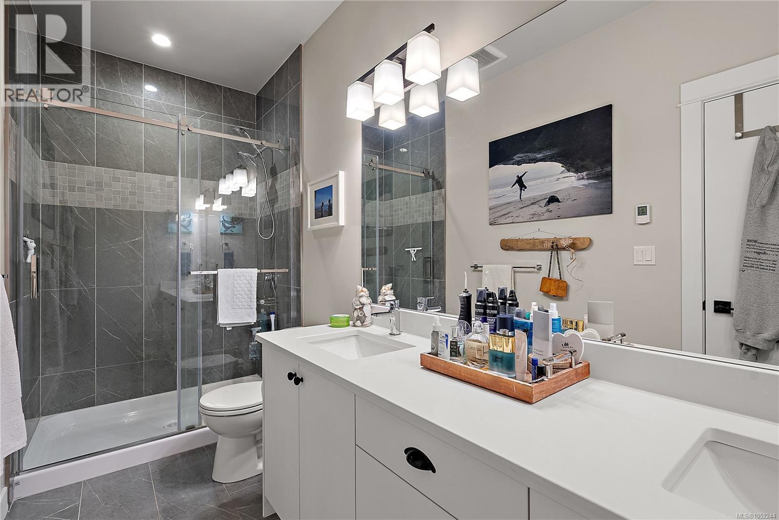 2331 Azurite Cres Property Photo 6