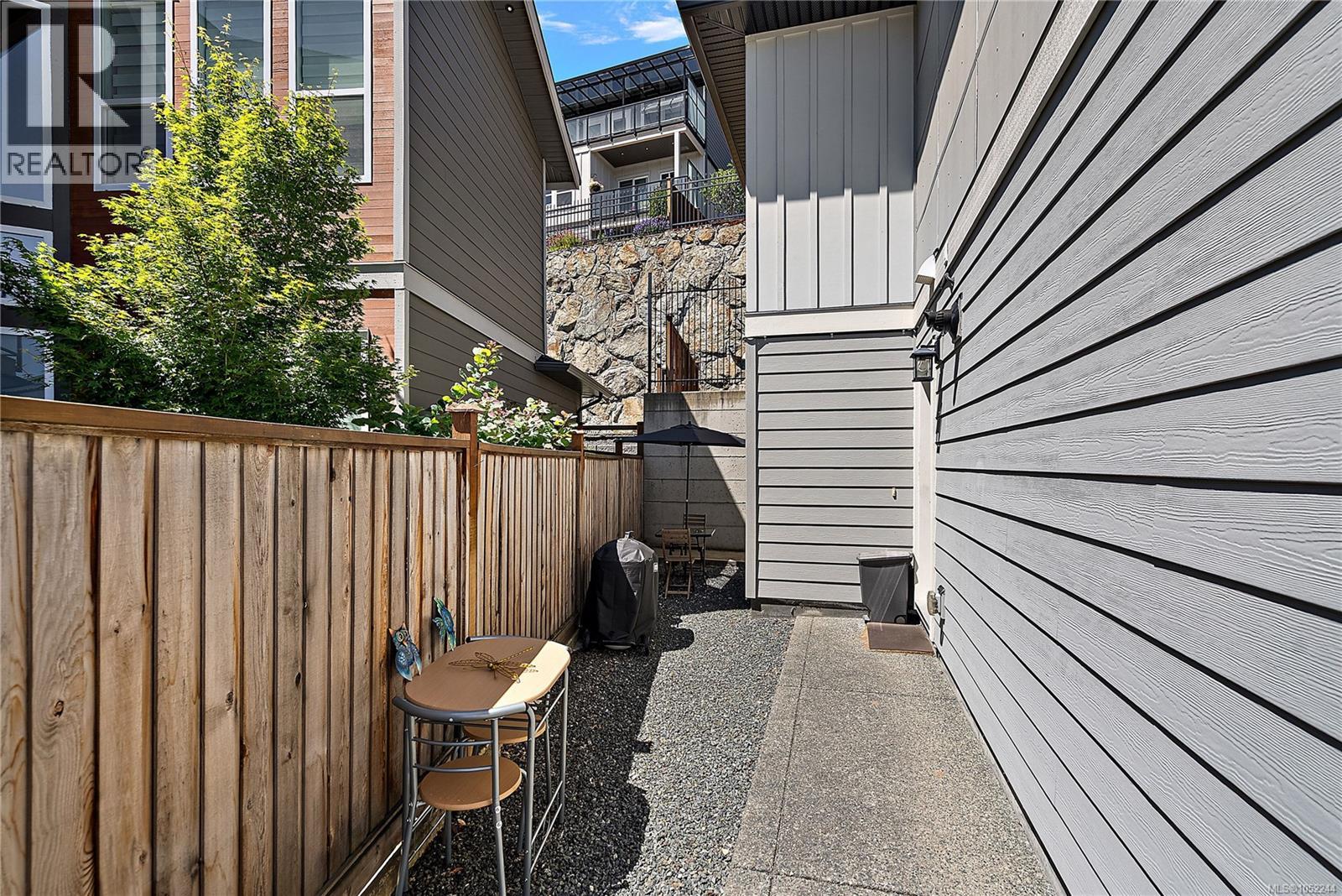 2331 Azurite Cres Property Photo 16