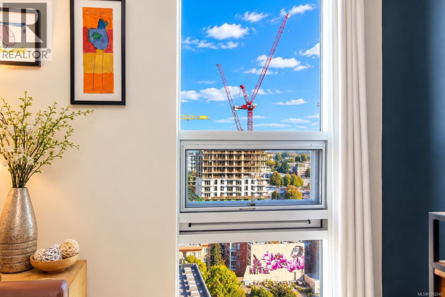 1413 989 Johnson St Property Photo 14