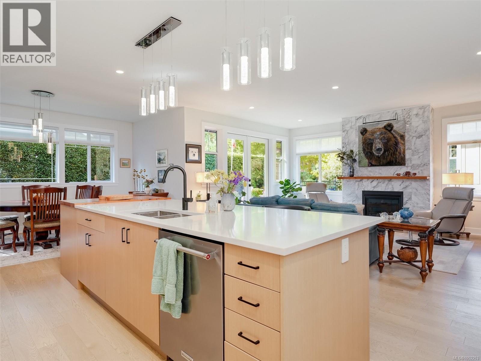 1307 Champions Crt Property Photo 4