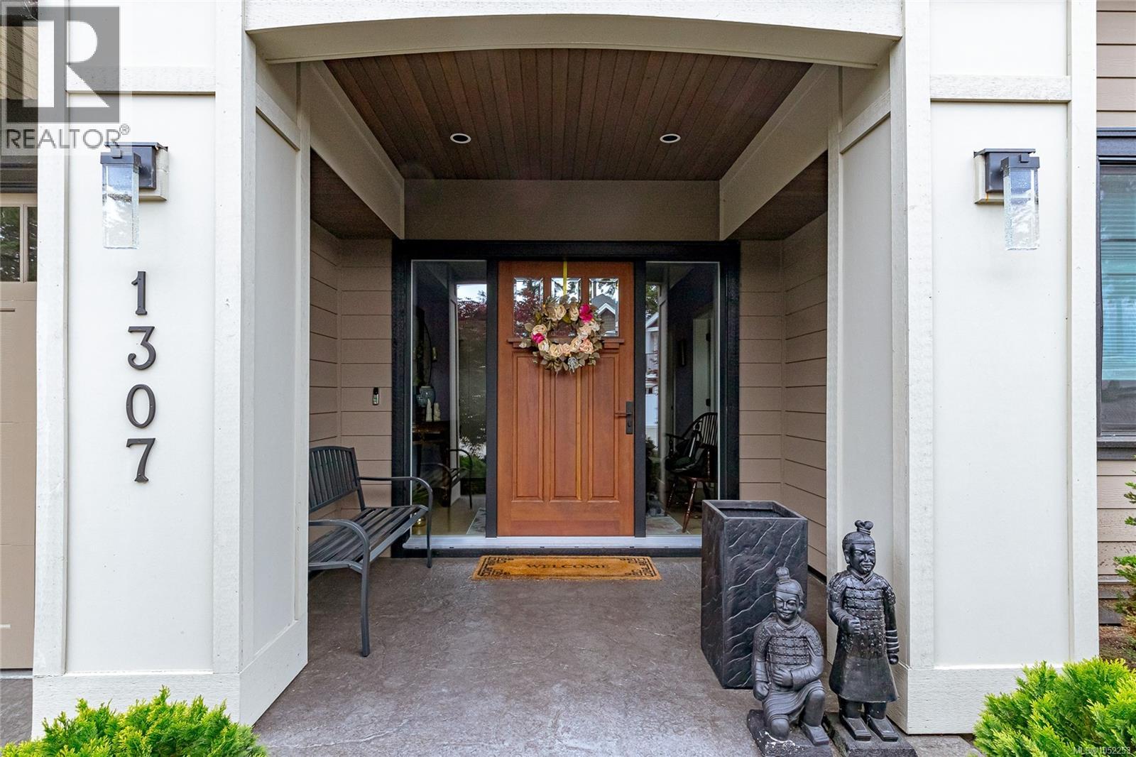 1307 Champions Crt Property Photo 28