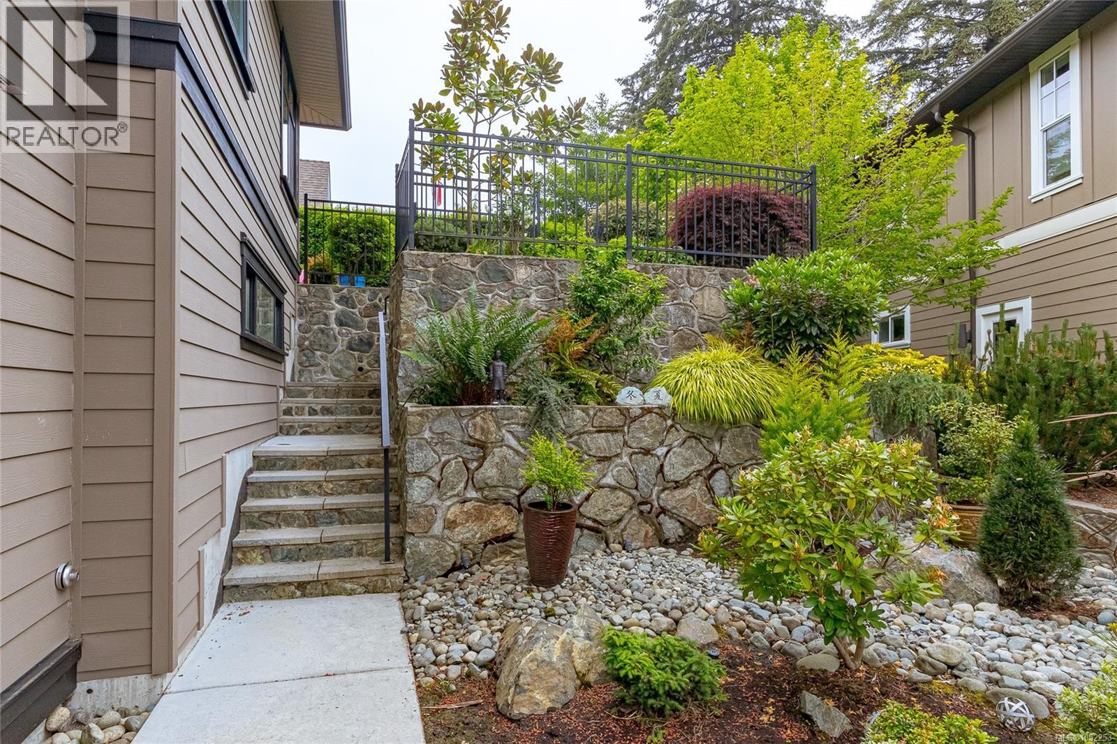 1307 Champions Crt Property Photo 34