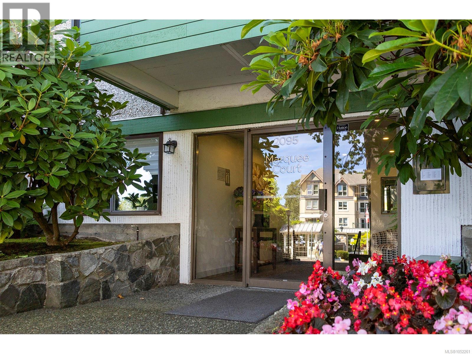 307 2095 Oak Bay Ave Property Photo 2