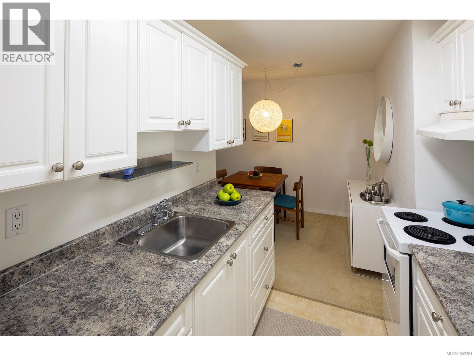 307 2095 Oak Bay Ave Property Photo 10