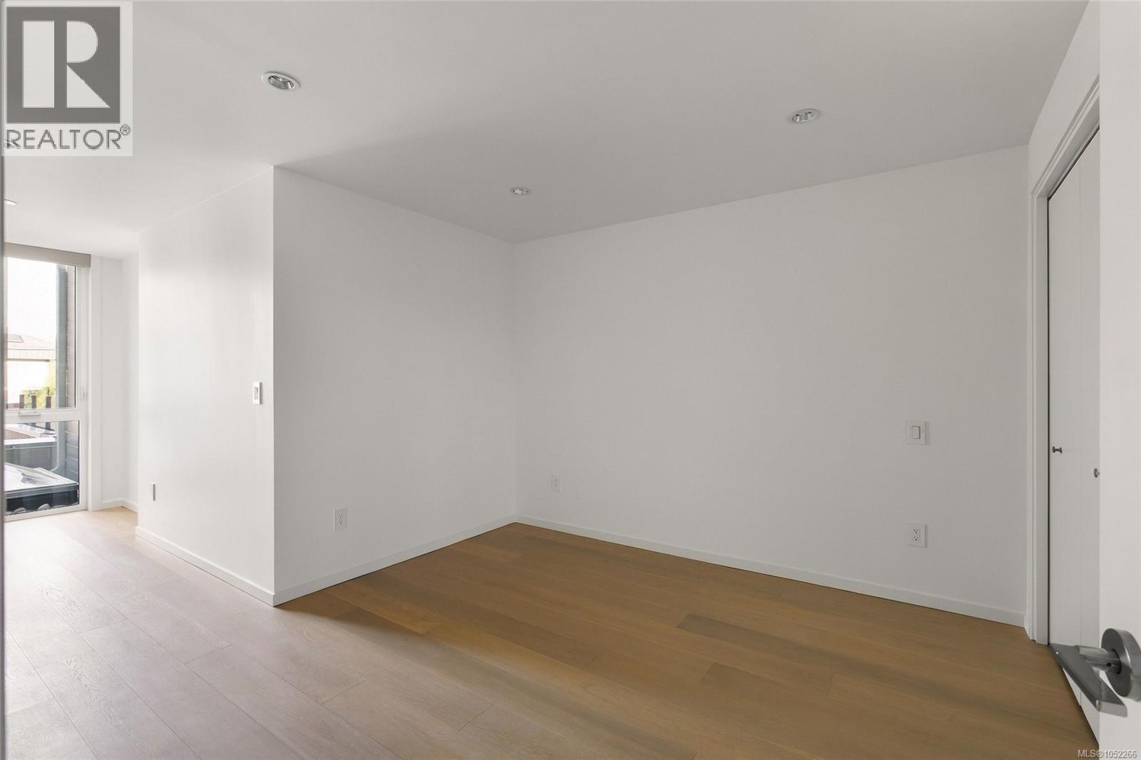 2 2525 Rothesay Ave Property Photo 23