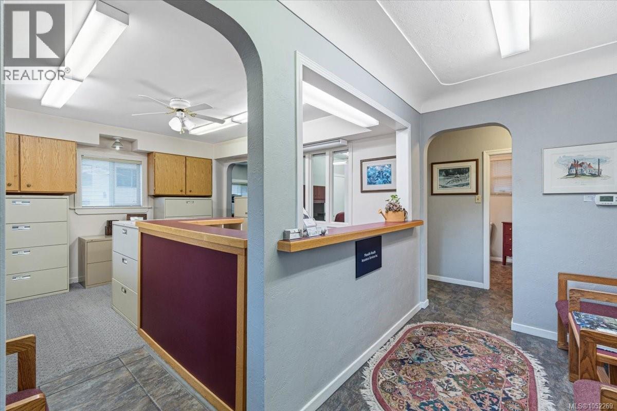 1605 Bowen Rd Property Photo 7