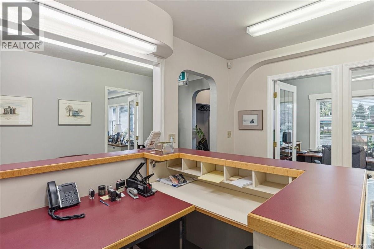 1605 Bowen Rd Property Photo 8