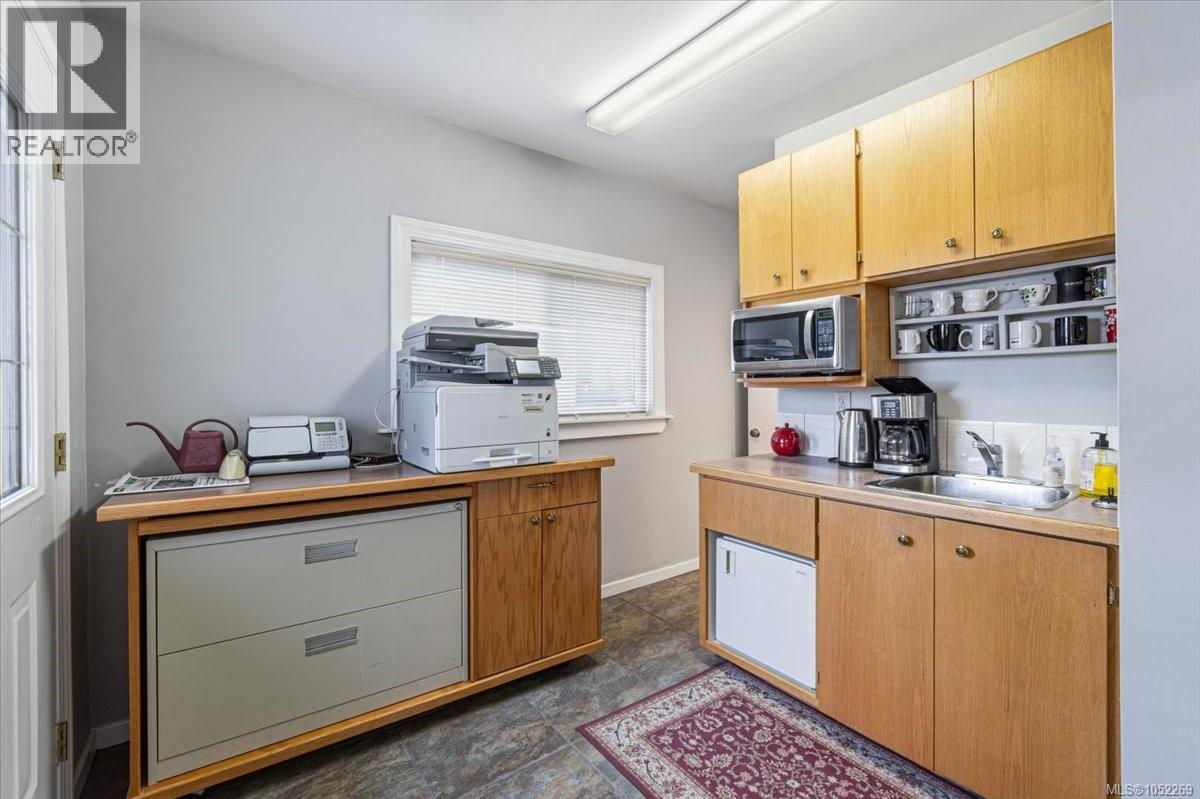 1605 Bowen Rd Property Photo 21