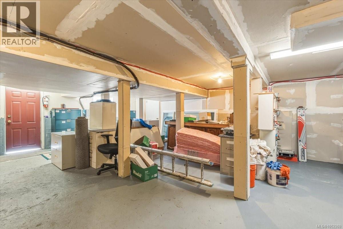 1605 Bowen Rd Property Photo 32