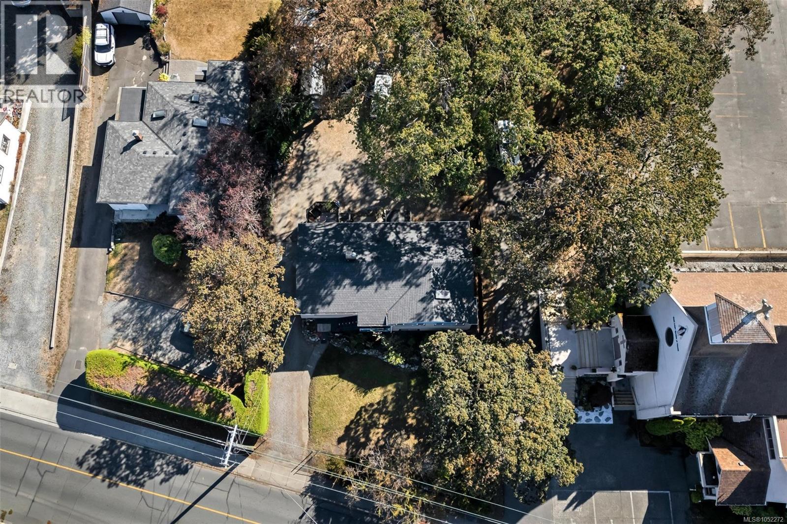 847 Old Esquimalt Rd Property Photo 4