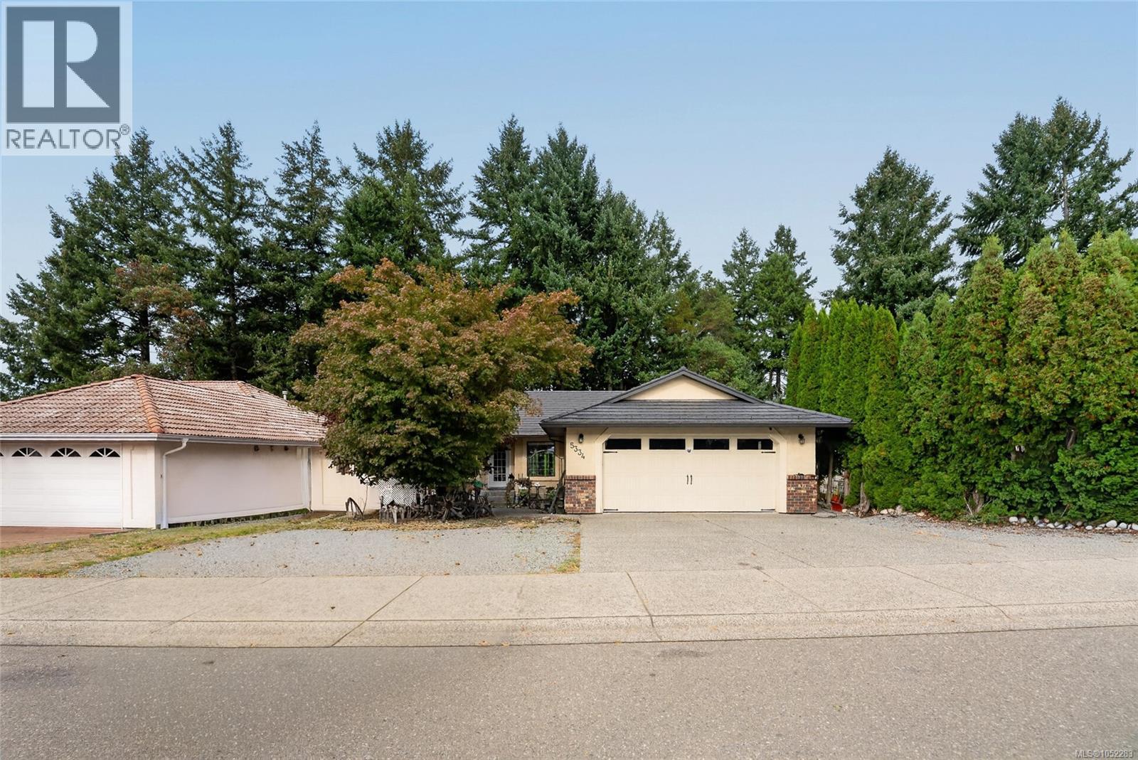 5334 Georgiaview Cres Property Photo 1