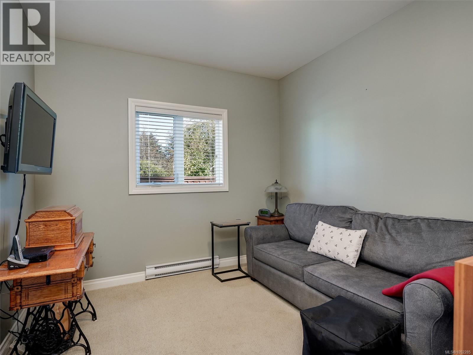 10347 Patricia Pl Property Photo 14