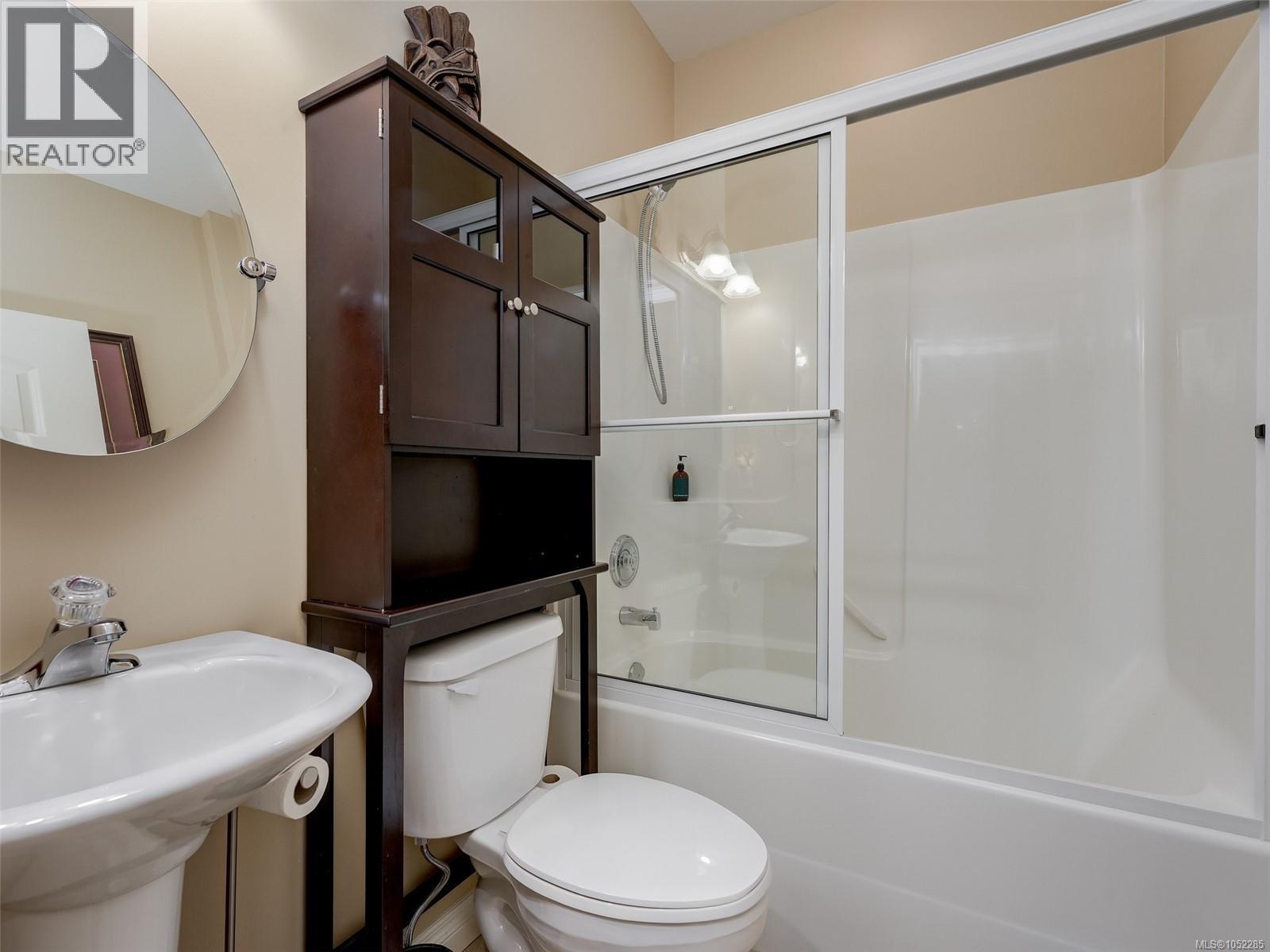 10347 Patricia Pl Property Photo 15
