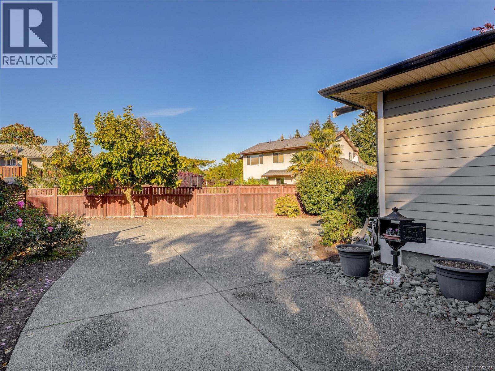 10347 Patricia Pl Property Photo 24