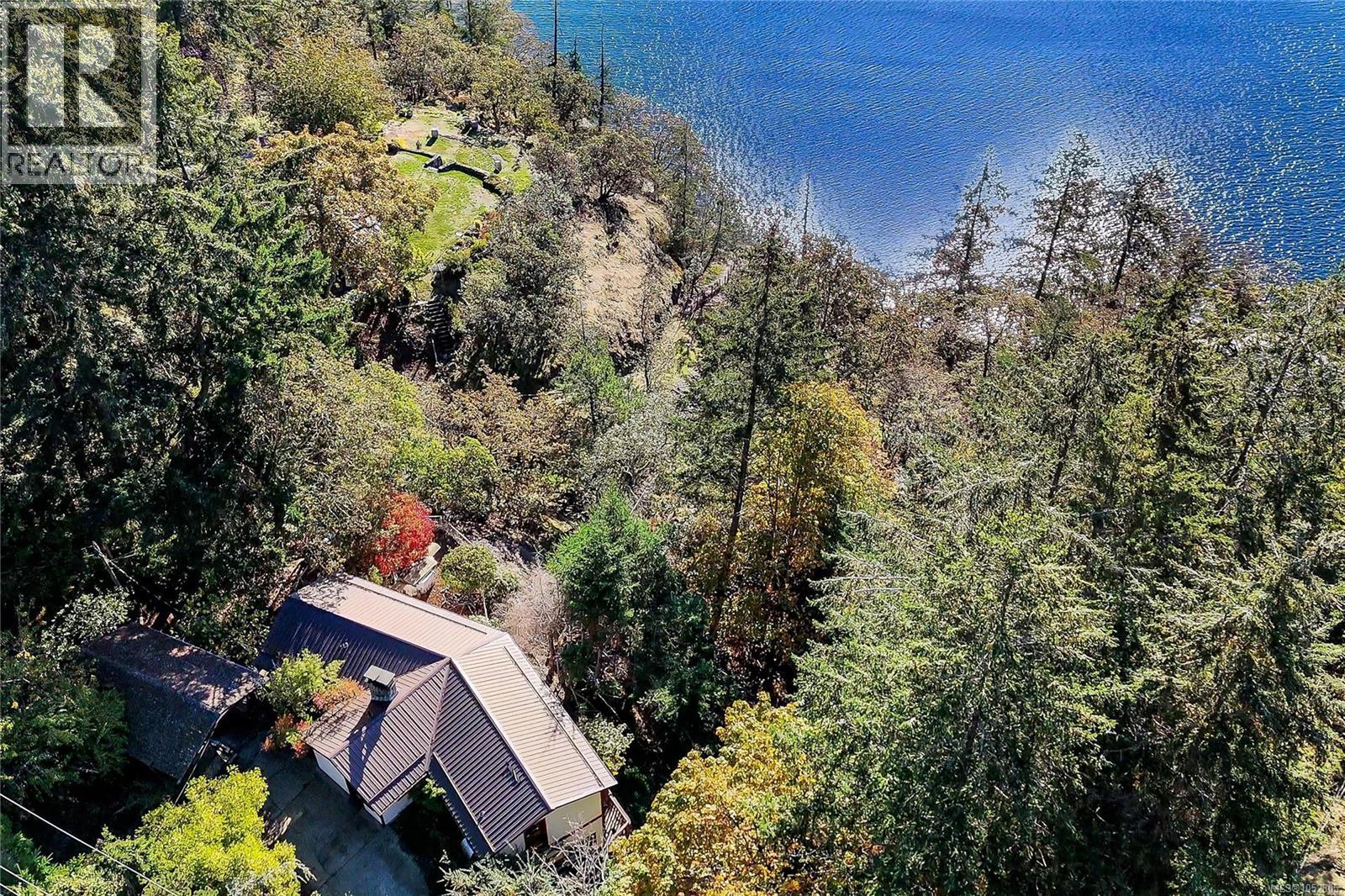 550 Arbutus Ave Property Photo 3