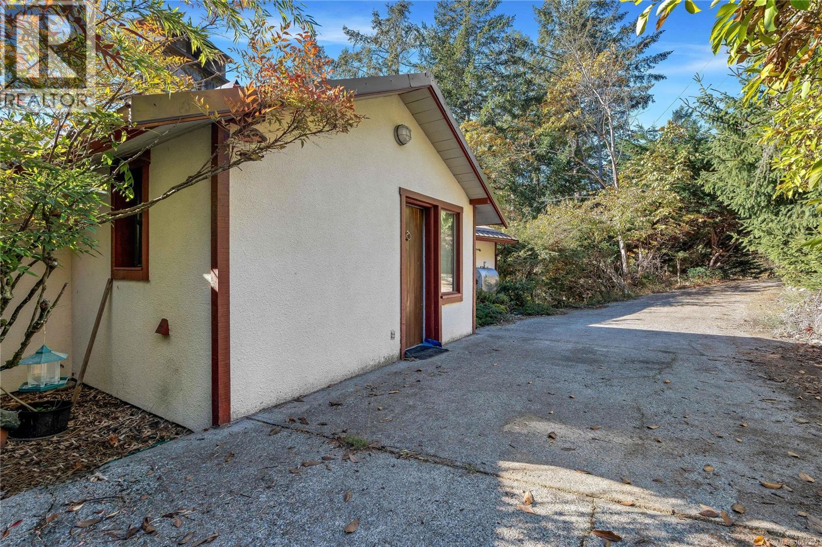 550 Arbutus Ave Property Photo 32