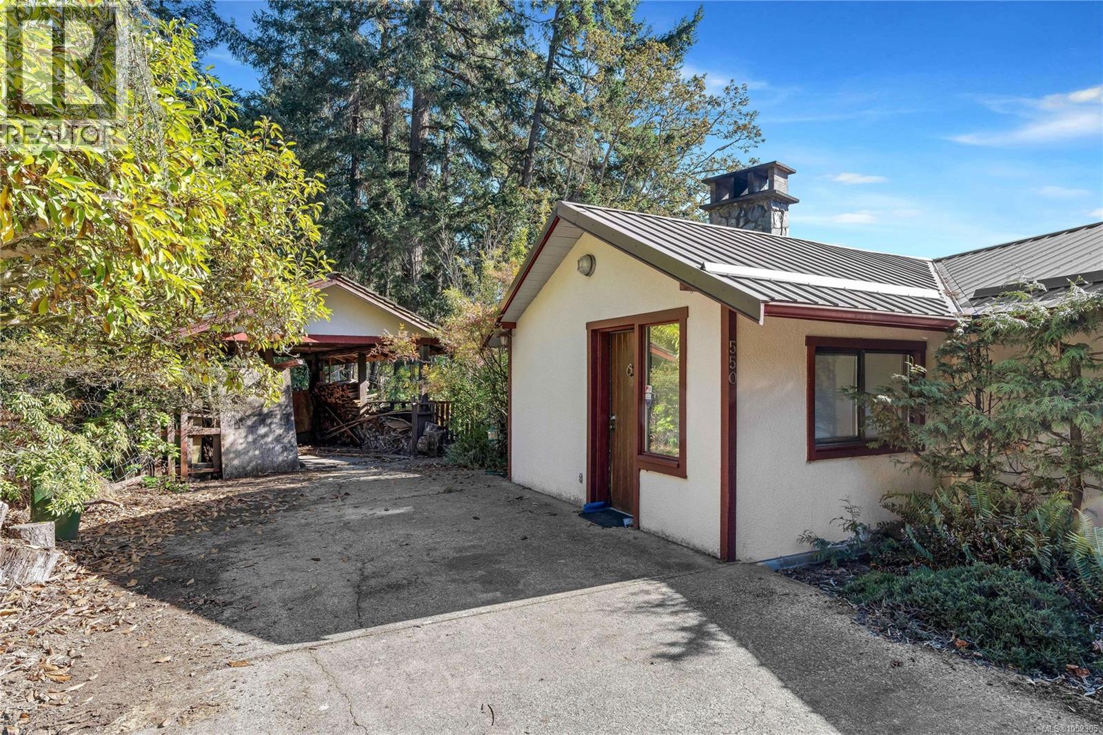 550 Arbutus Ave Property Photo 33