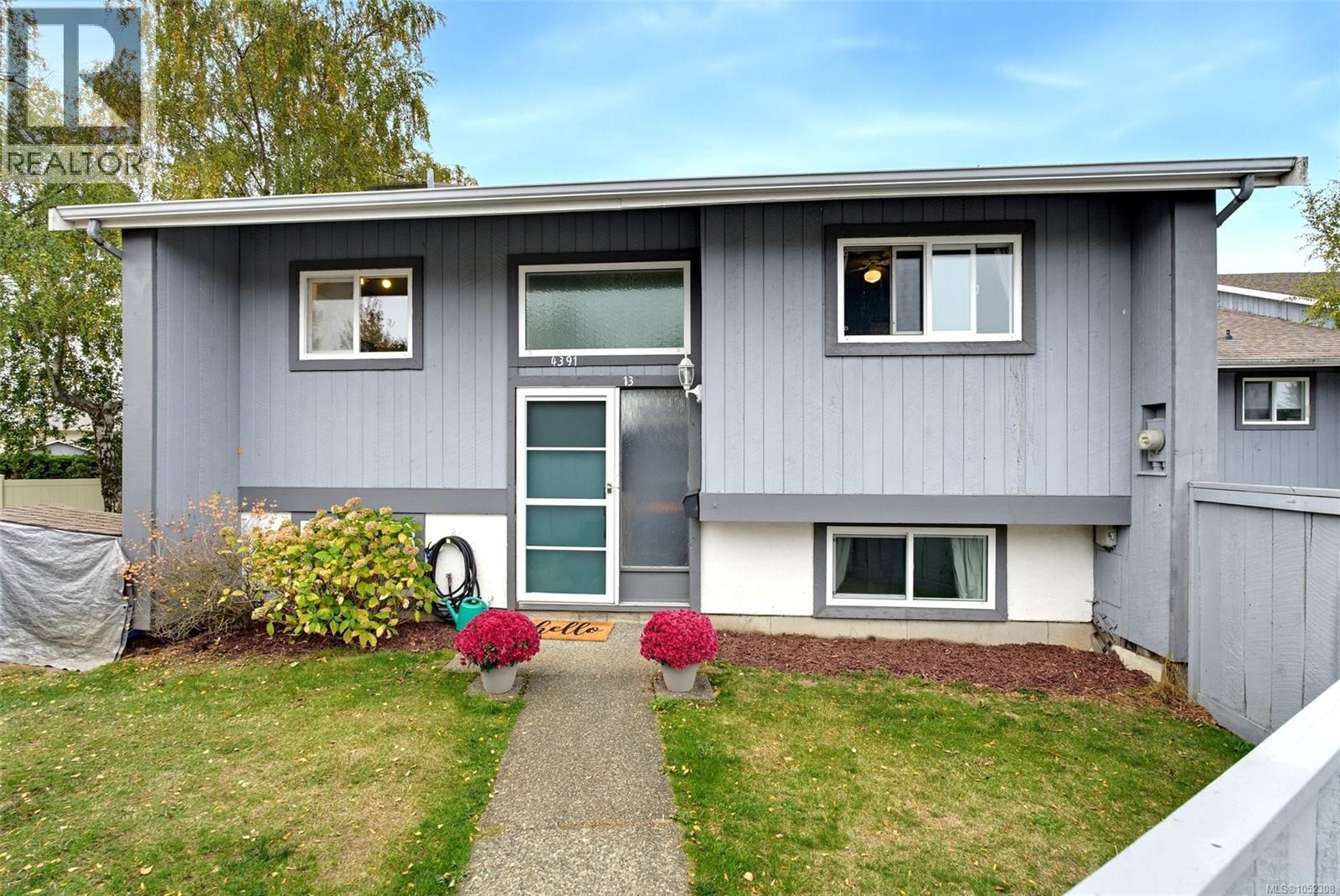 13 4391 Torquay Dr Property Photo 1