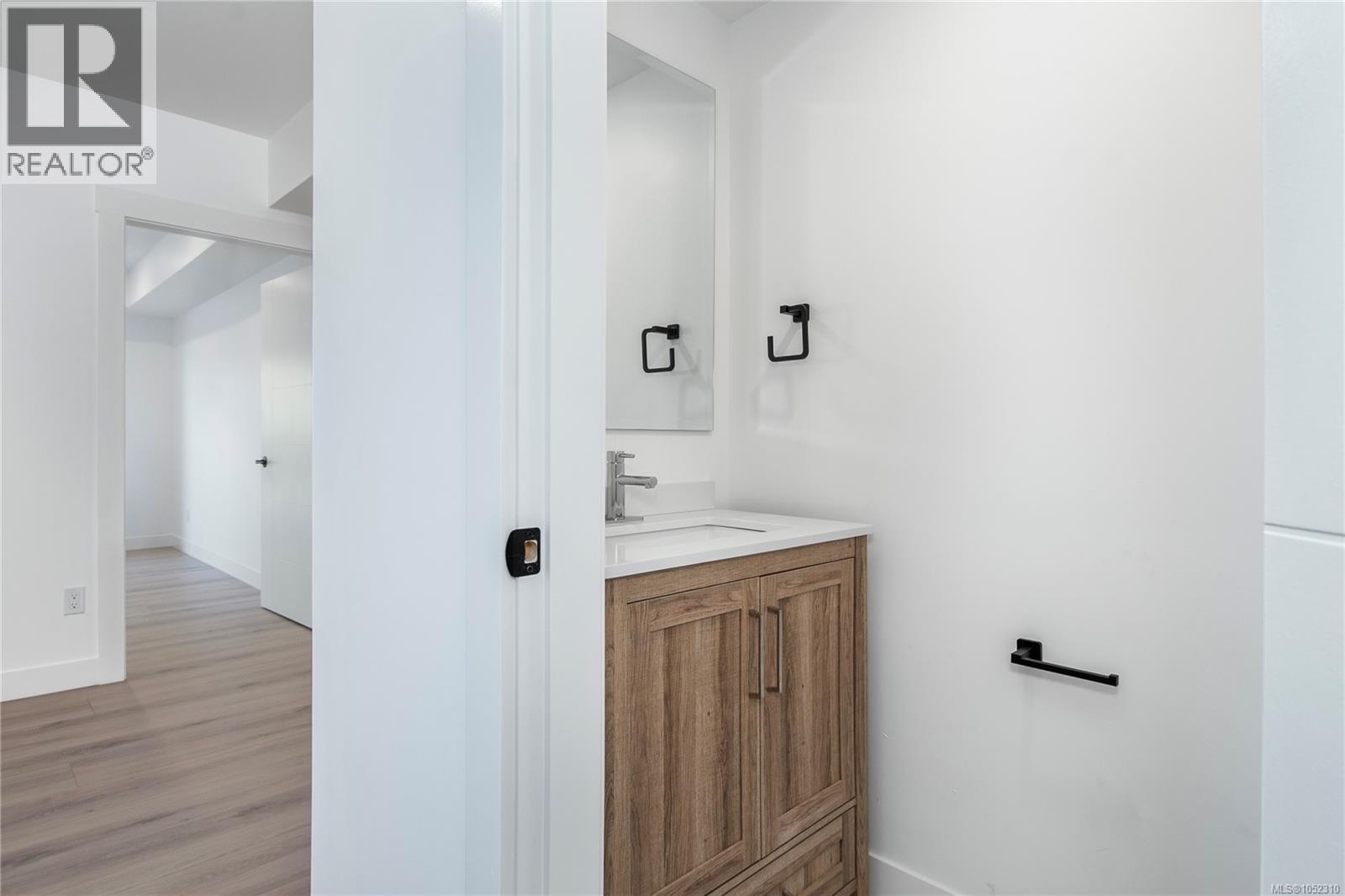 65 Barlow Rd Property Photo 8