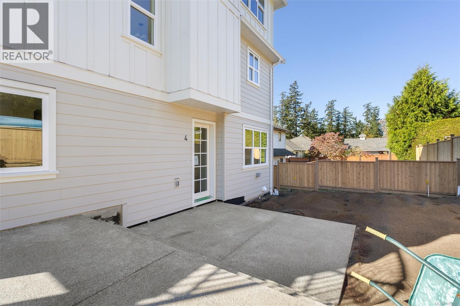 4 768 Lindsay St Property Photo 2