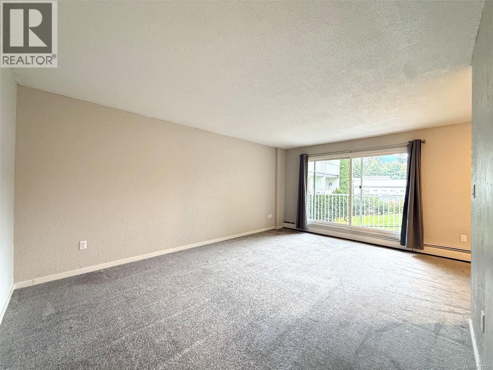 204 3040 Pine St Property Photo 2