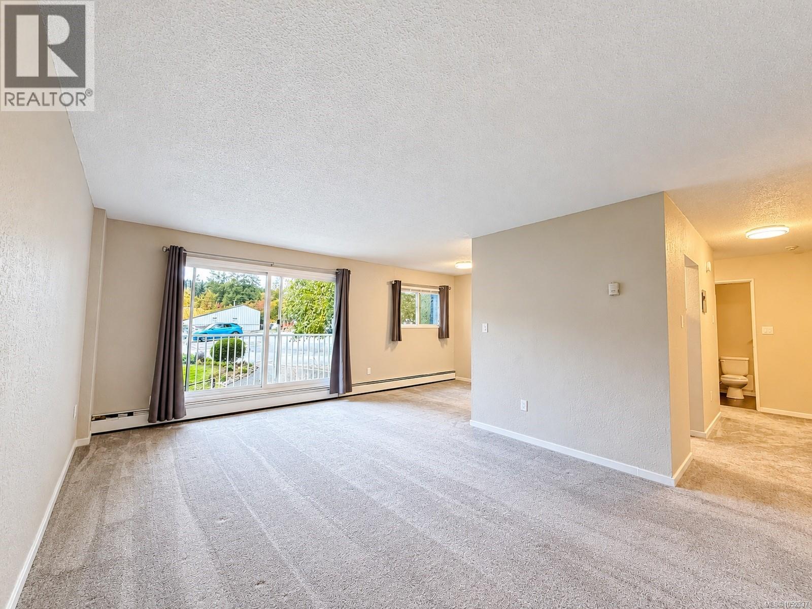 204 3040 Pine St Property Photo 4