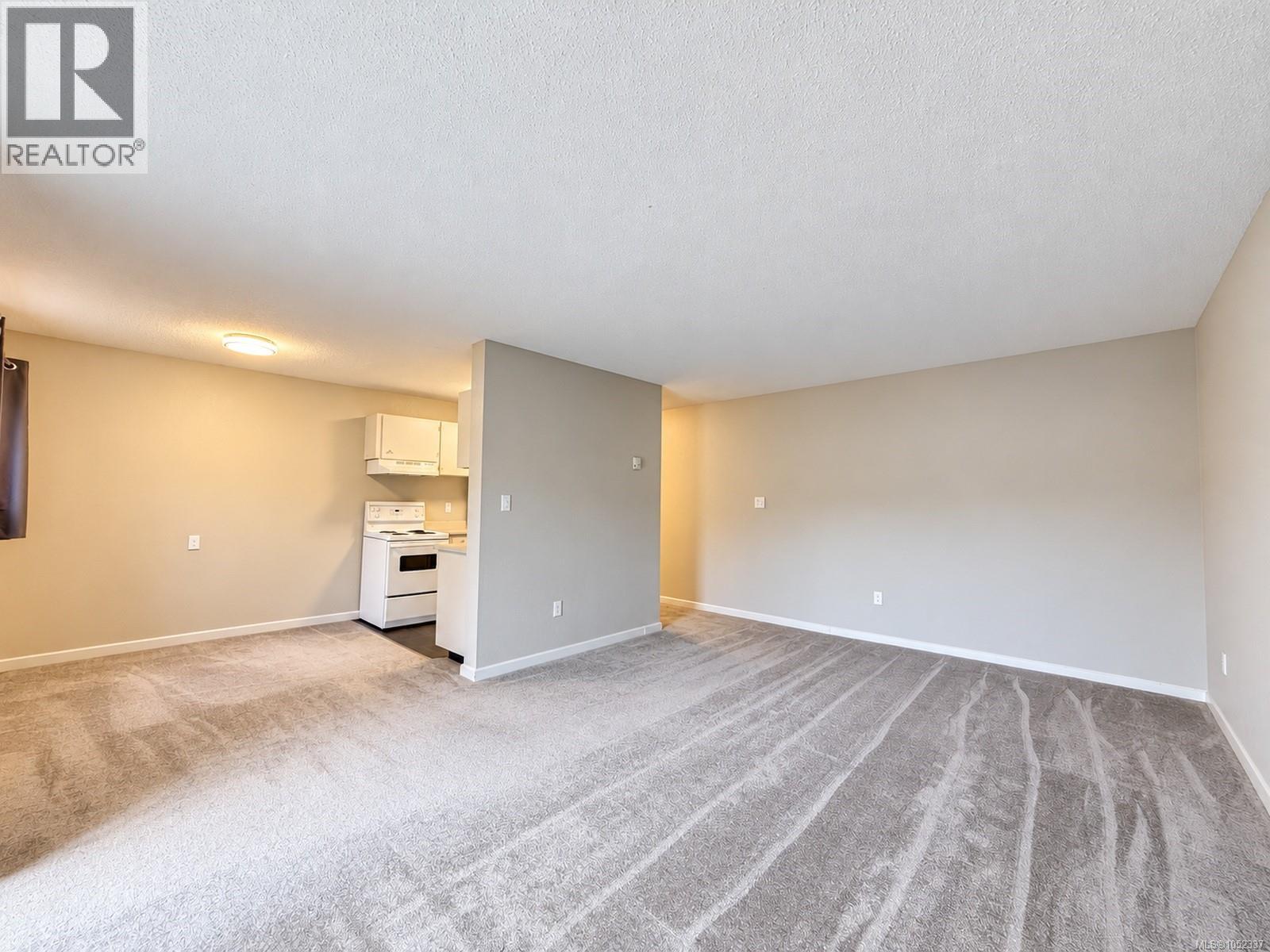 204 3040 Pine St Property Photo 5