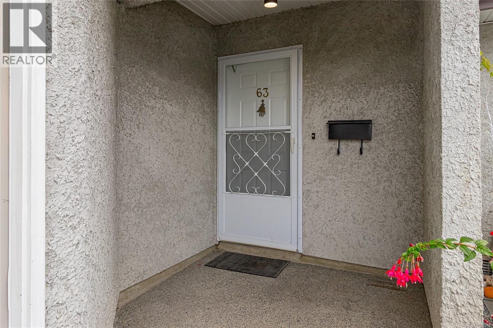 63 2070 Amelia Ave Property Photo 3