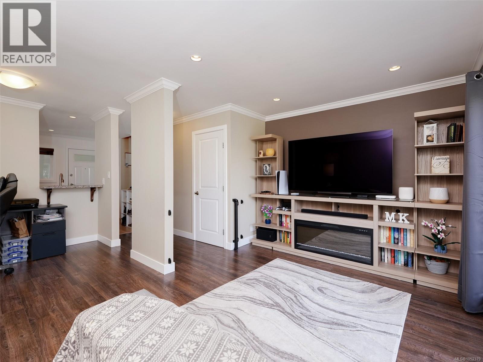 201 991 Cloverdale Ave Property Photo 11