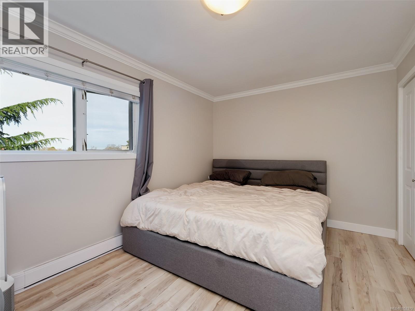 201 991 Cloverdale Ave Property Photo 13