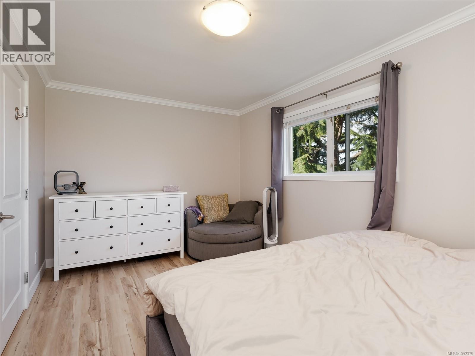 201 991 Cloverdale Ave Property Photo 14