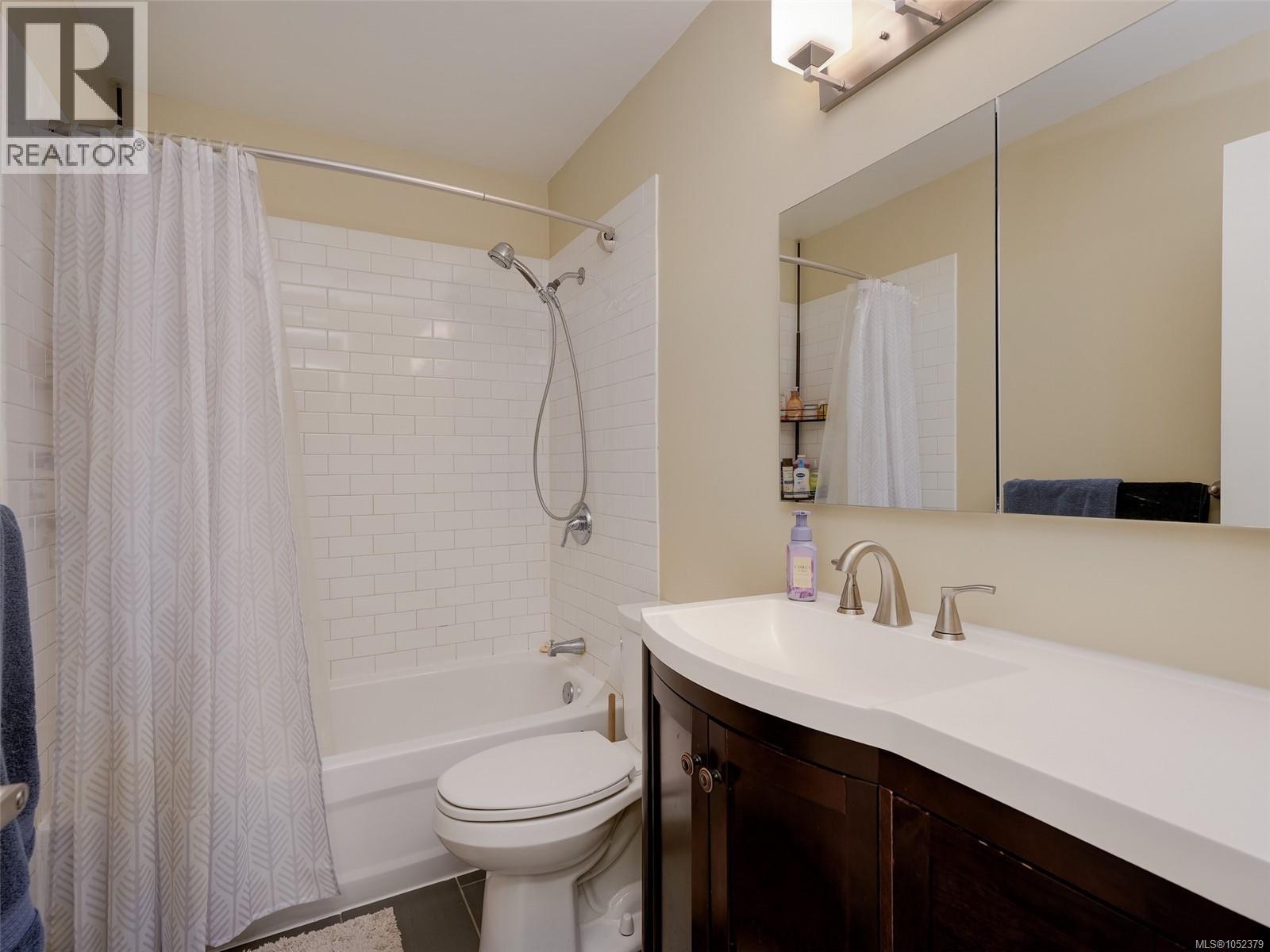 201 991 Cloverdale Ave Property Photo 15