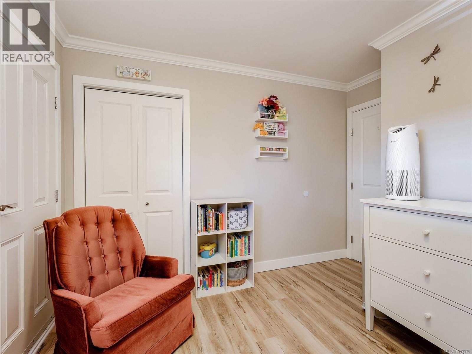 201 991 Cloverdale Ave Property Photo 18