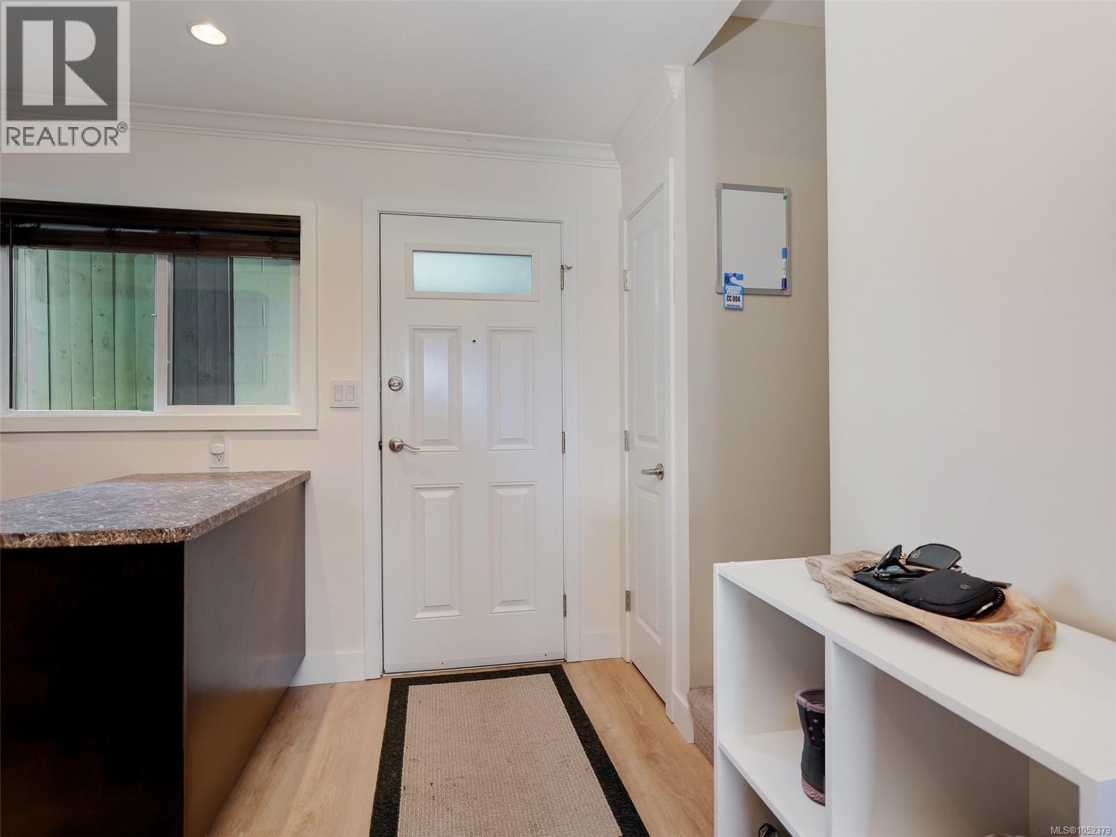 201 991 Cloverdale Ave Property Photo 19
