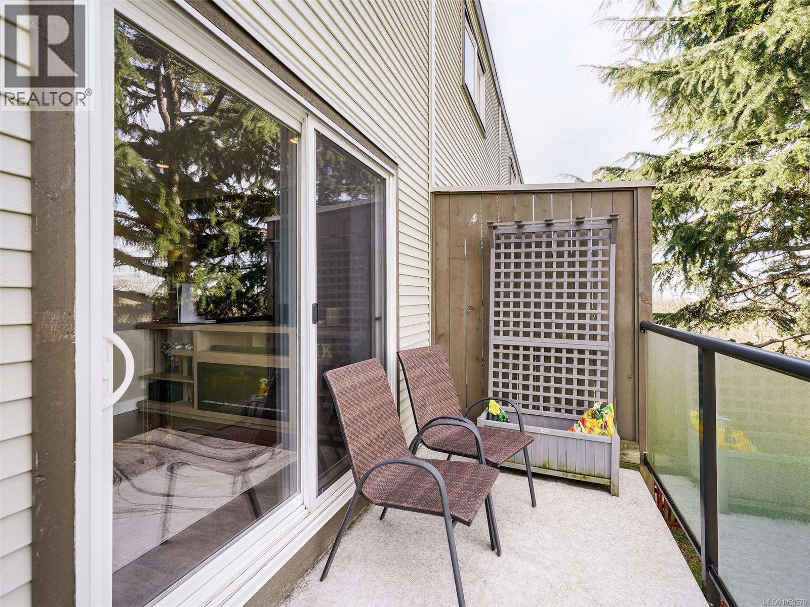 201 991 Cloverdale Ave Property Photo 22
