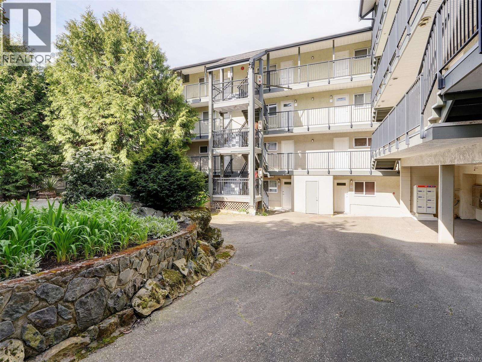 201 991 Cloverdale Ave Property Photo 24