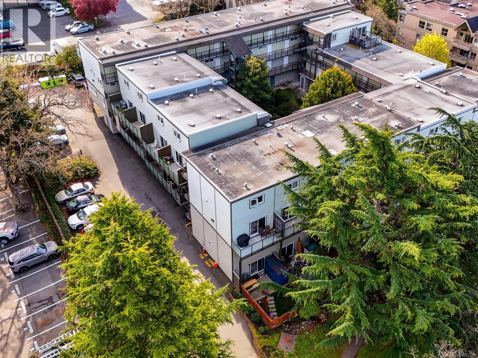 201 991 Cloverdale Ave Property Photo 26