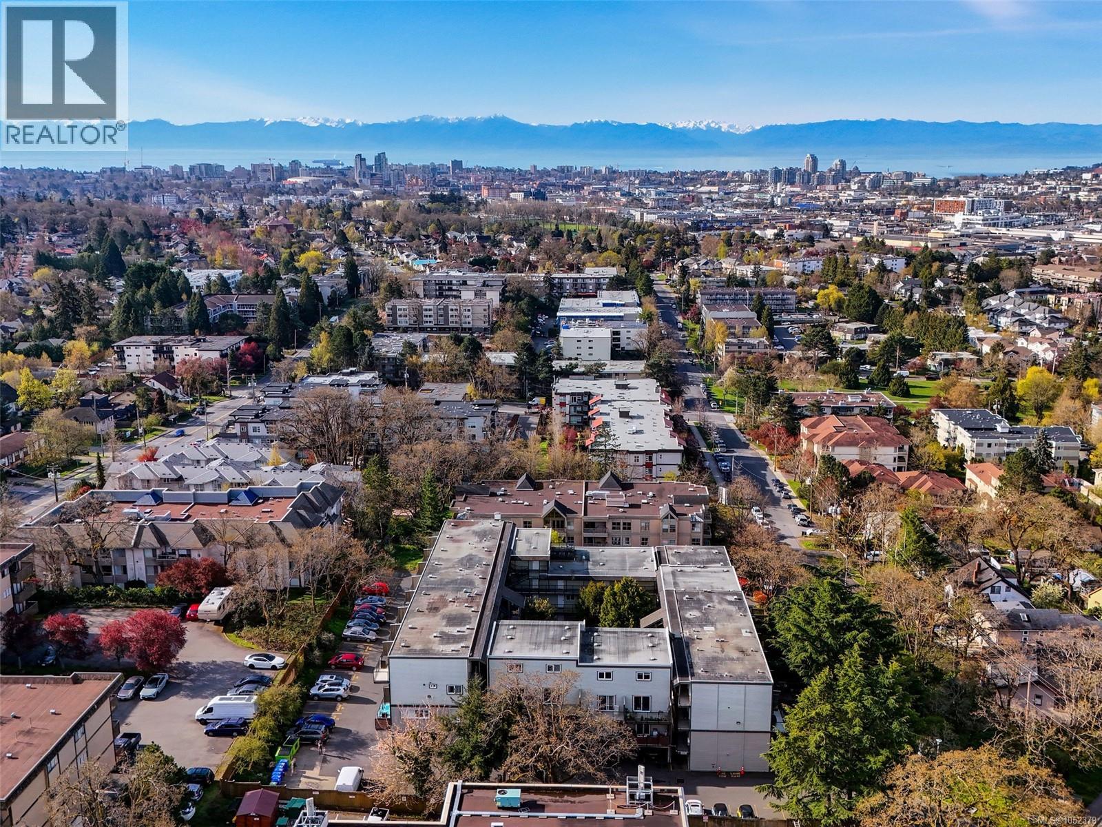201 991 Cloverdale Ave Property Photo 27