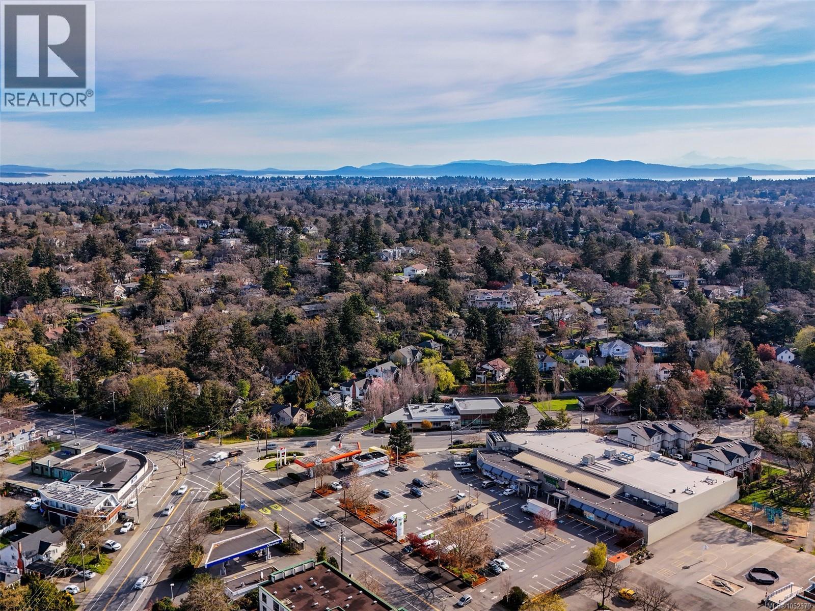 201 991 Cloverdale Ave Property Photo 30