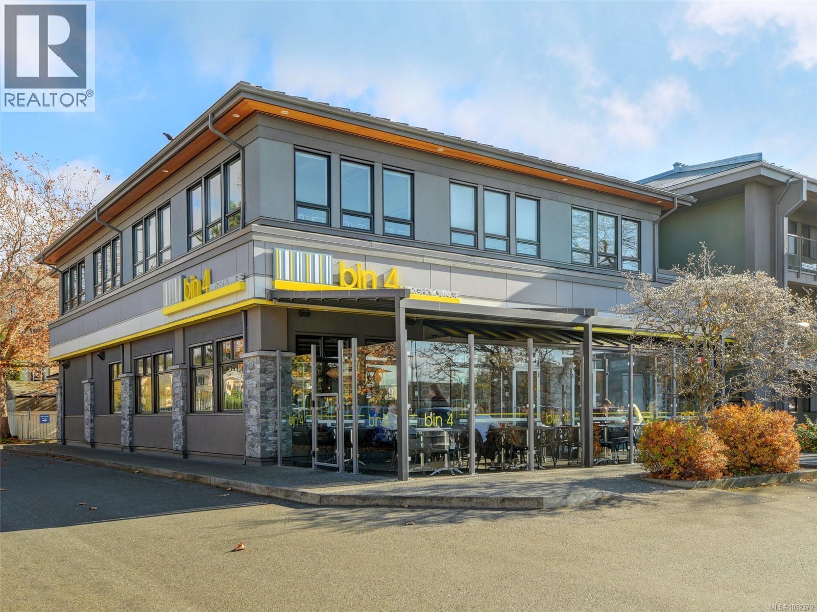 201 991 Cloverdale Ave Property Photo 31