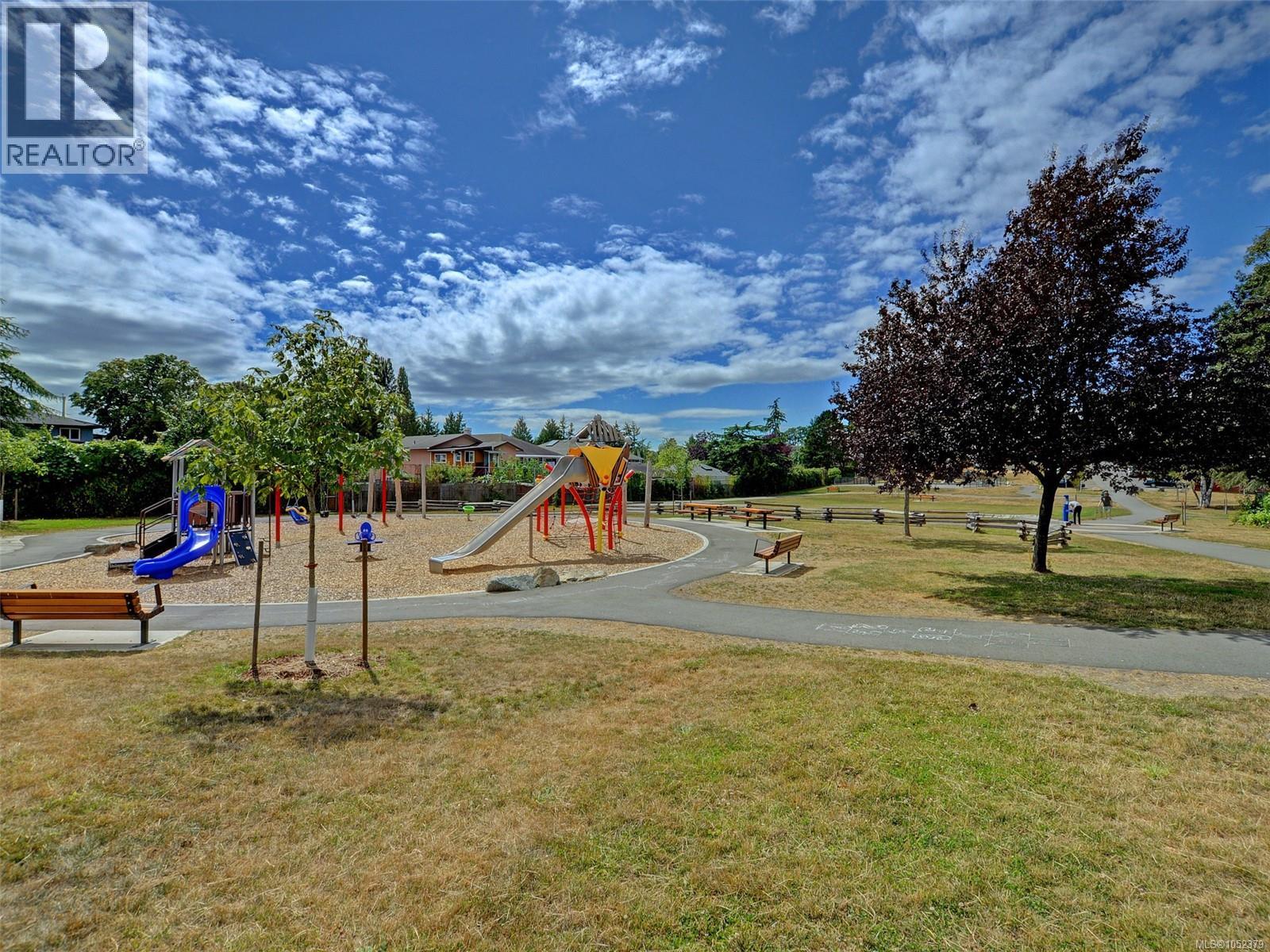 201 991 Cloverdale Ave Property Photo 35