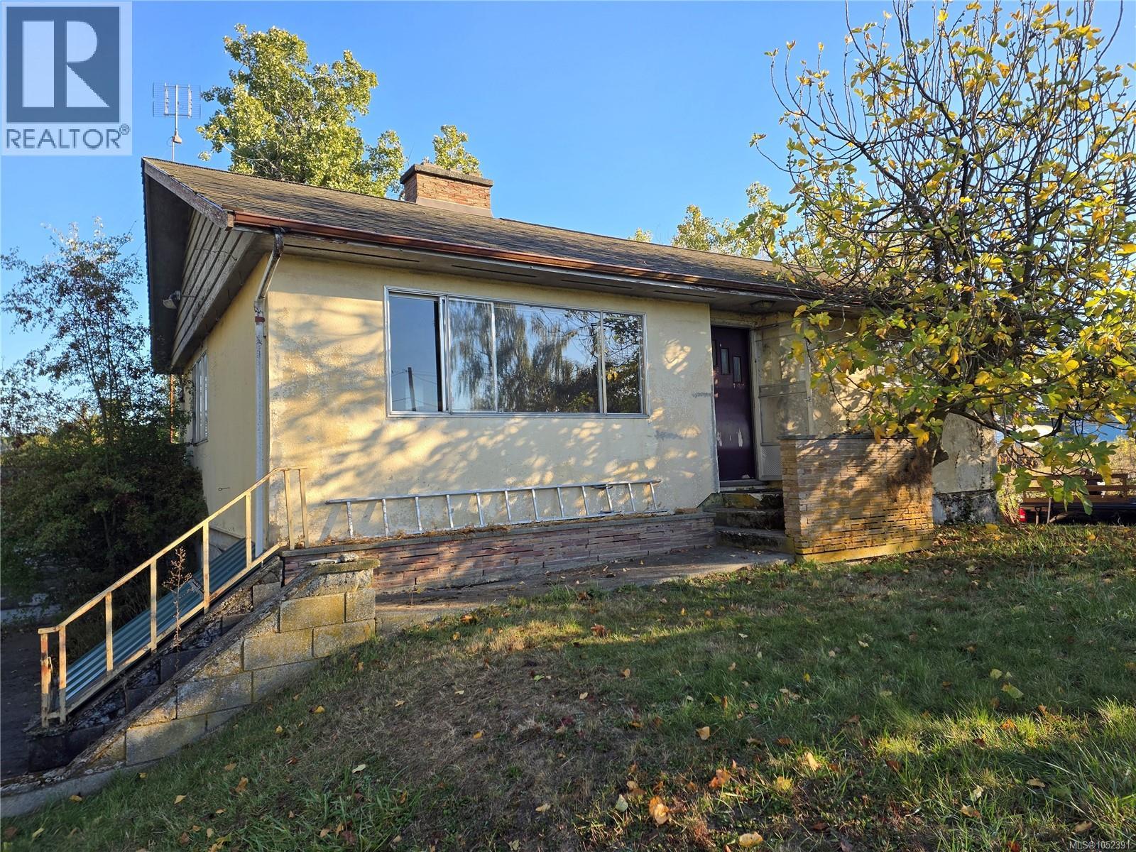2766 Island View Rd Property Photo 1