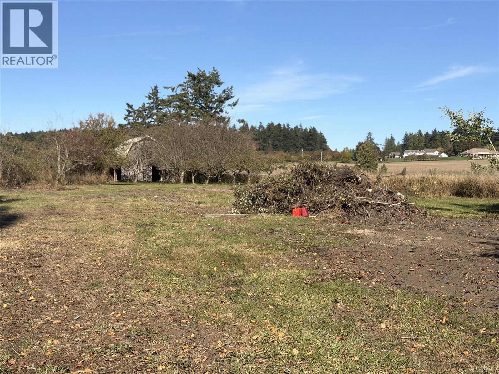 2766 Island View Rd Property Photo 2