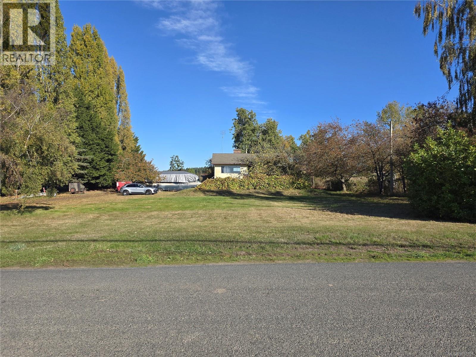 2766 Island View Rd Property Photo 4