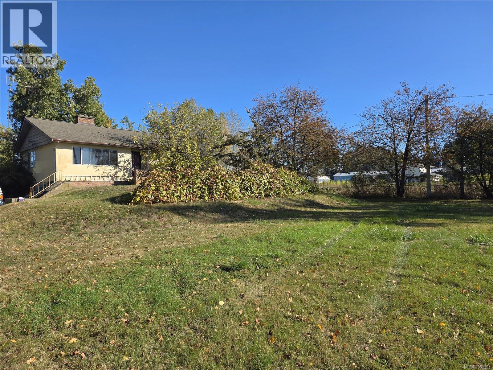 2766 Island View Rd Property Photo 5