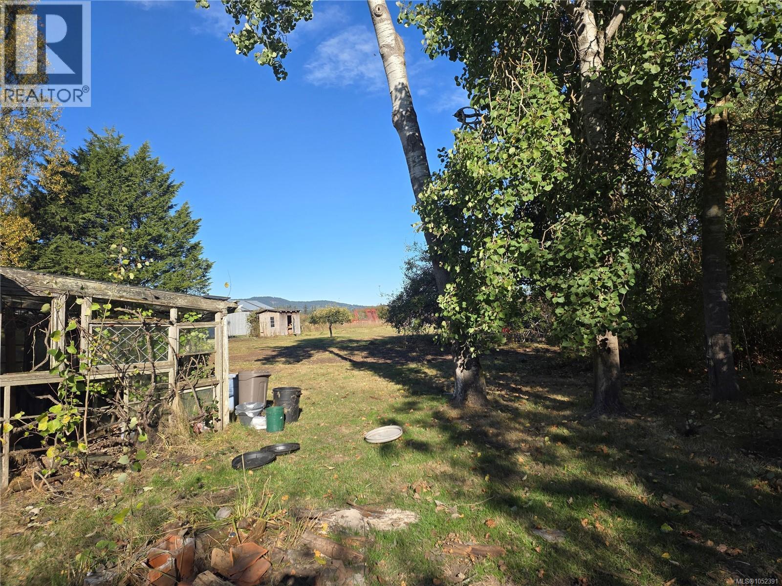 2766 Island View Rd Property Photo 9